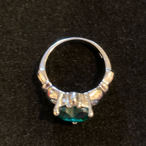 Genuine Green Topaz Claddagh Ring - Picture 6 of 6
